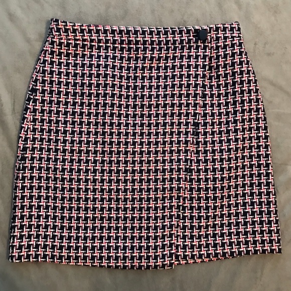 LOFT Dresses & Skirts - LOFT Red White & Blue Lined Wrap Skirt EUC Size 6
